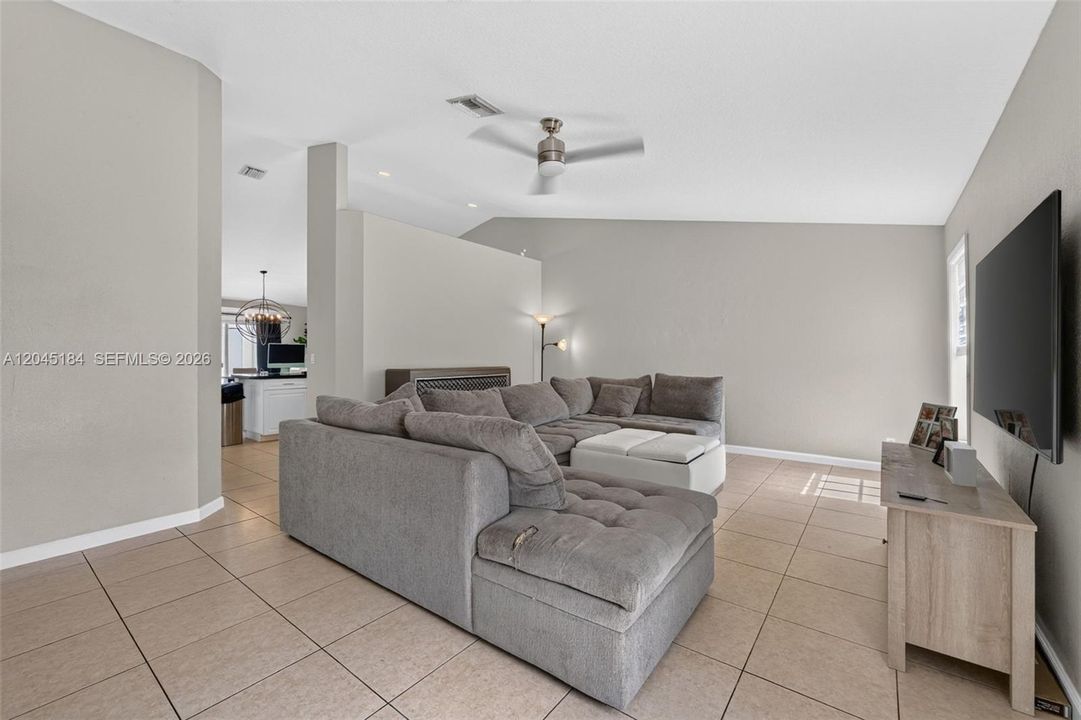 For Sale: $550,000 (3 beds, 2 baths, 1667 Square Feet)