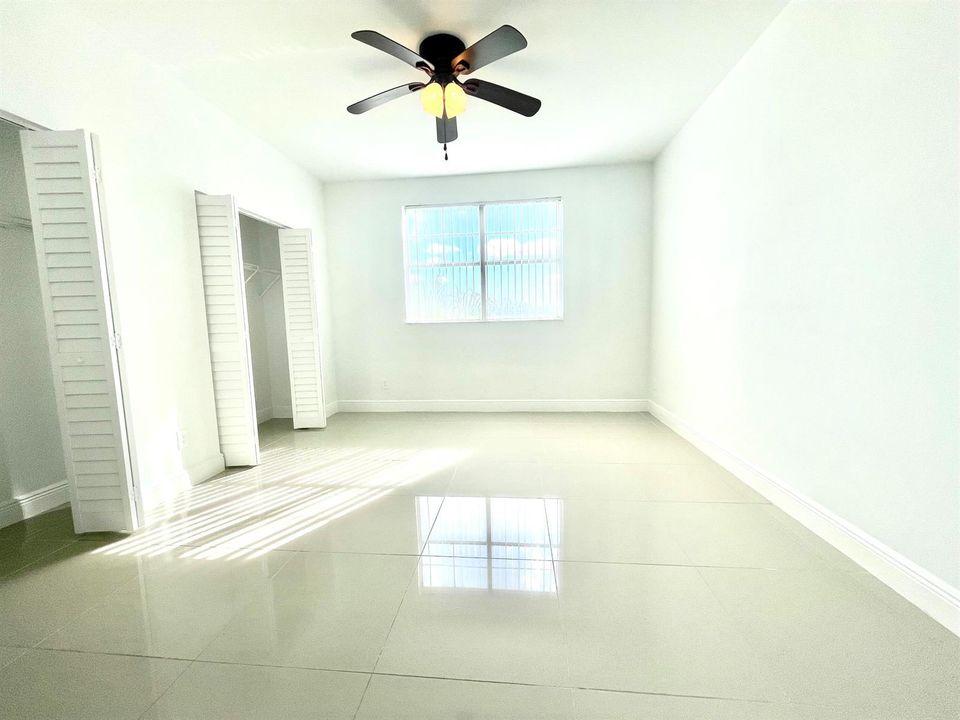 2 beds bedroom