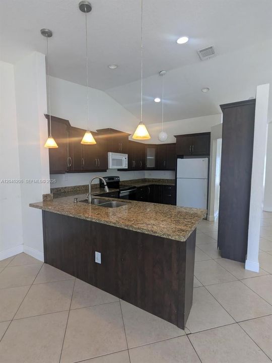 В аренду: $2,850 (3 спален, 2 ванн, 1473 Квадратных фут)