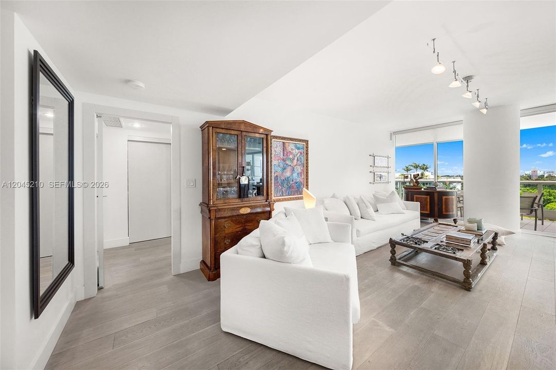 For Sale: $1,550,000 (1 beds, 1 baths, 1210 Square Feet)