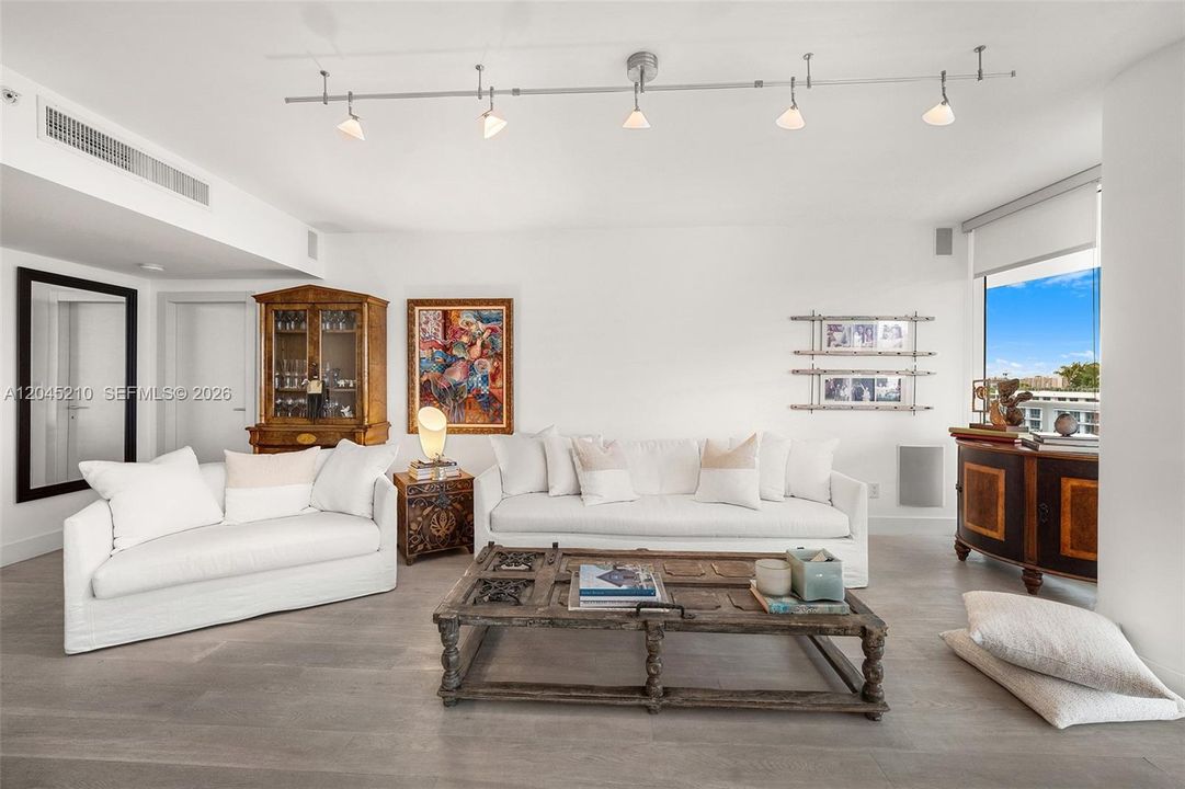 For Sale: $1,550,000 (1 beds, 1 baths, 1210 Square Feet)