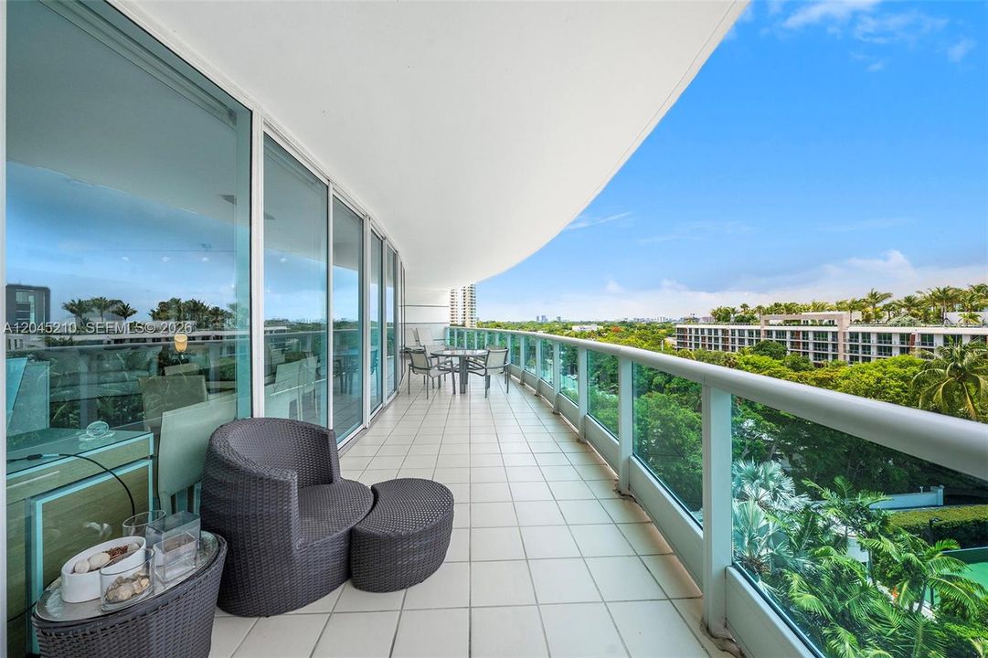 For Sale: $1,550,000 (1 beds, 1 baths, 1210 Square Feet)