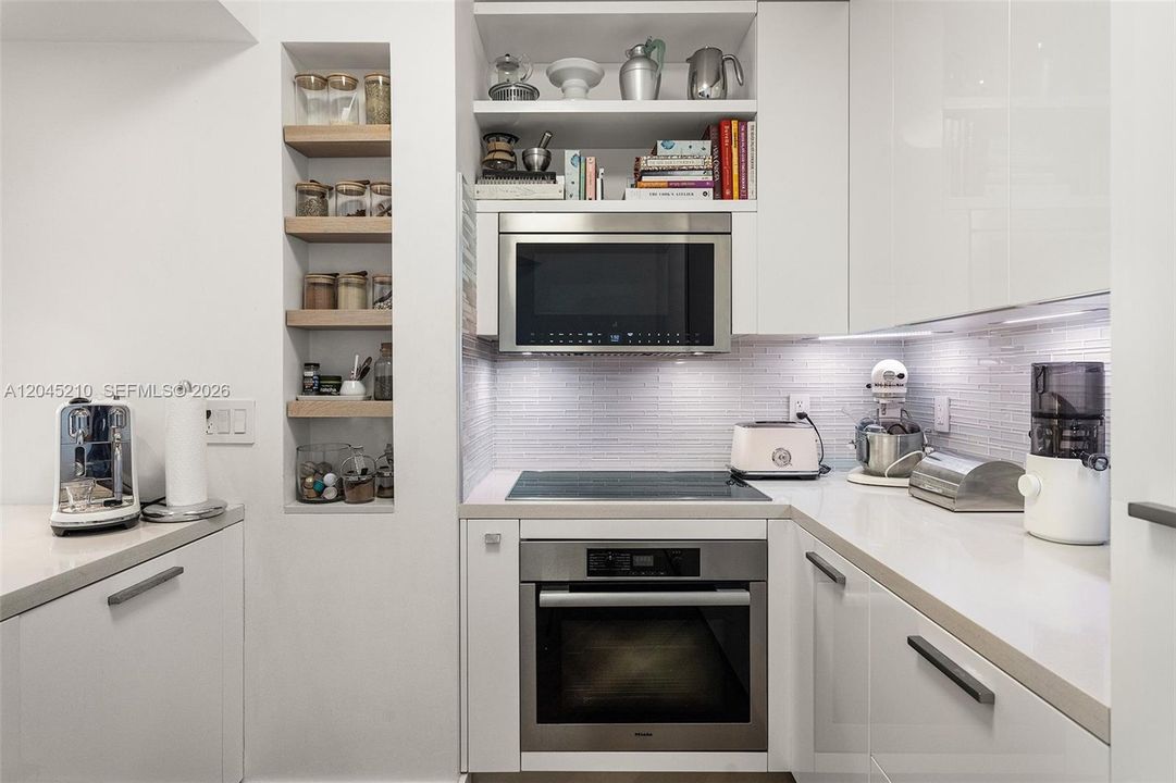 For Sale: $1,550,000 (1 beds, 1 baths, 1210 Square Feet)