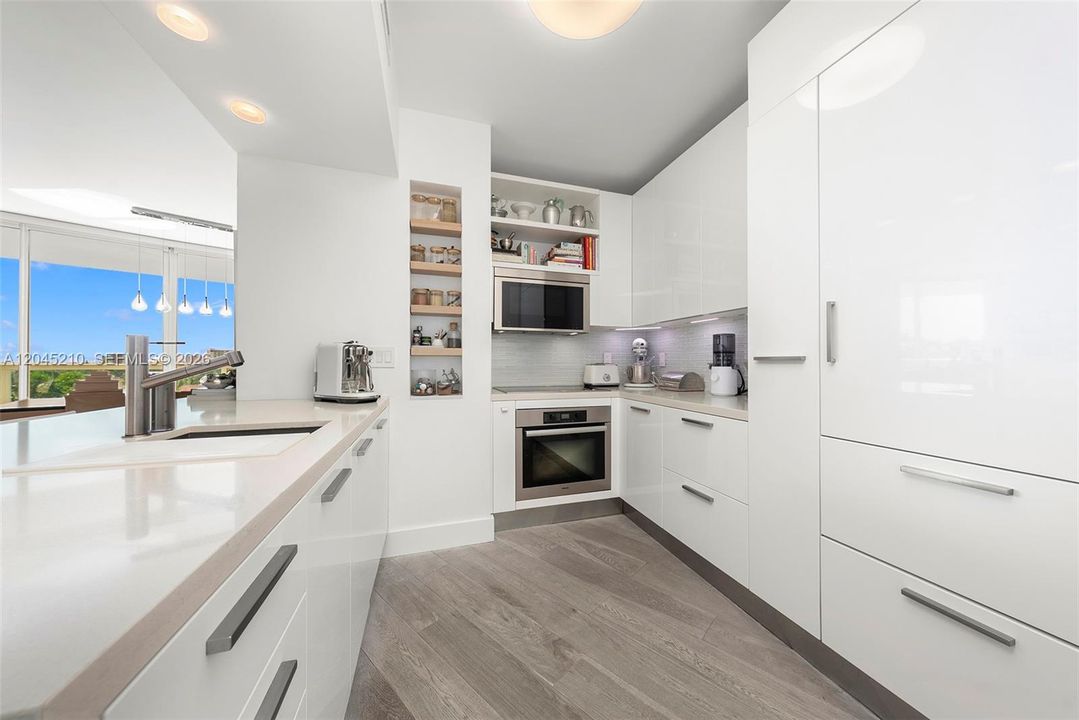 For Sale: $1,550,000 (1 beds, 1 baths, 1210 Square Feet)