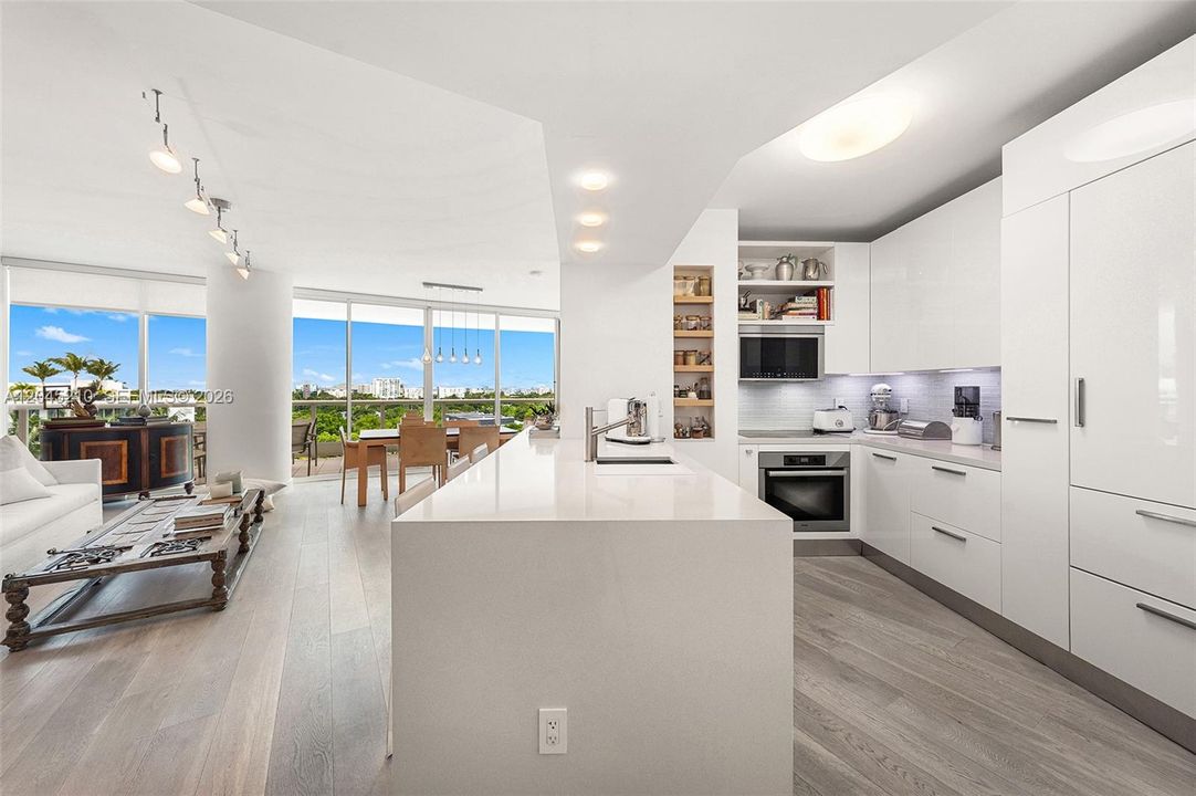 For Sale: $1,550,000 (1 beds, 1 baths, 1210 Square Feet)