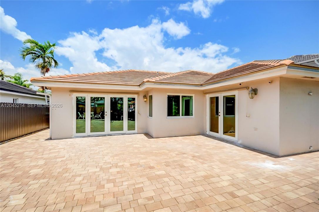 En Venta: $689,899 (3 camas, 2 baños, 1725 Pies cuadrados)