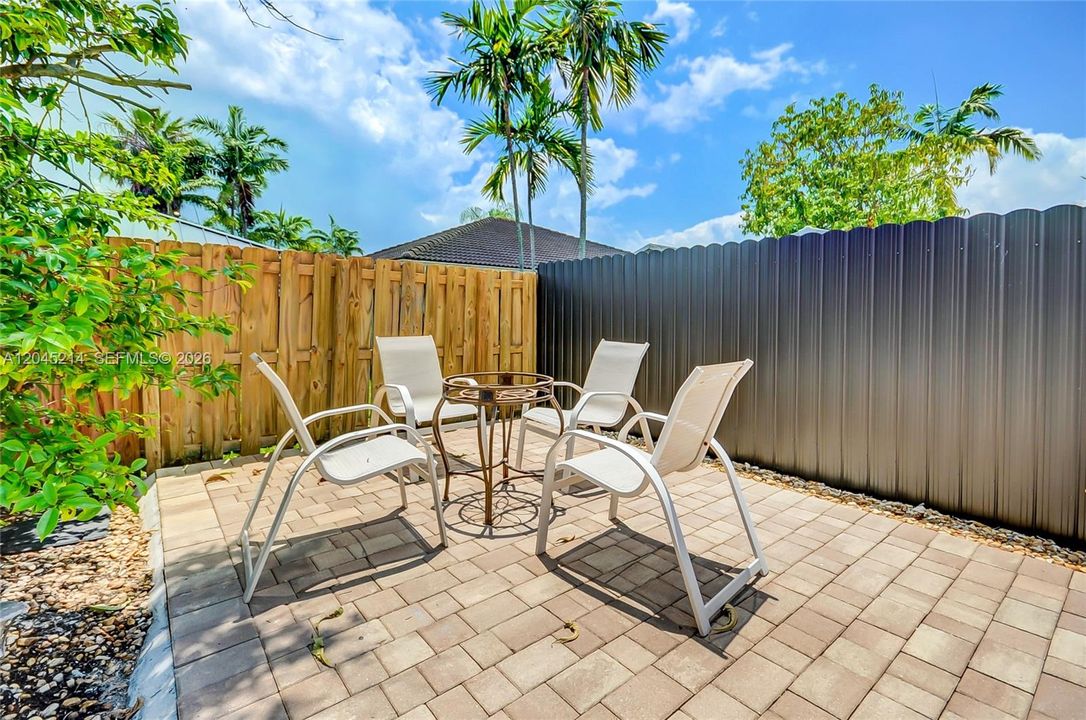 En Venta: $689,899 (3 camas, 2 baños, 1725 Pies cuadrados)