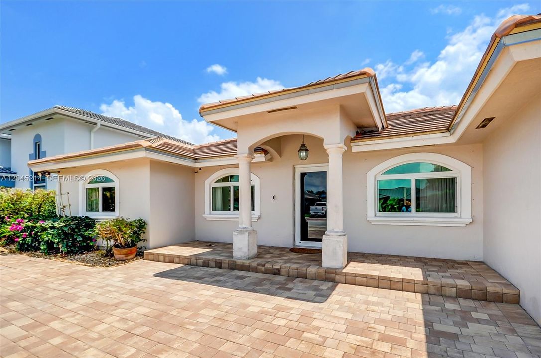 En Venta: $689,899 (3 camas, 2 baños, 1725 Pies cuadrados)