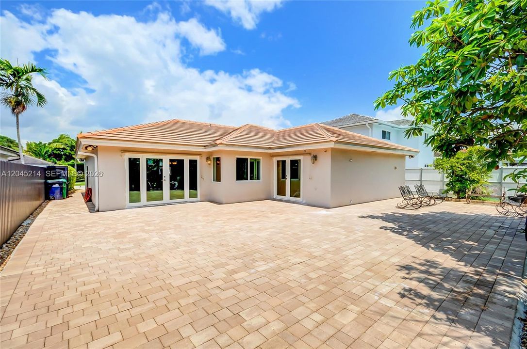 En Venta: $689,899 (3 camas, 2 baños, 1725 Pies cuadrados)