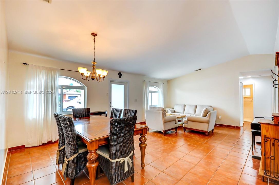 En Venta: $689,899 (3 camas, 2 baños, 1725 Pies cuadrados)