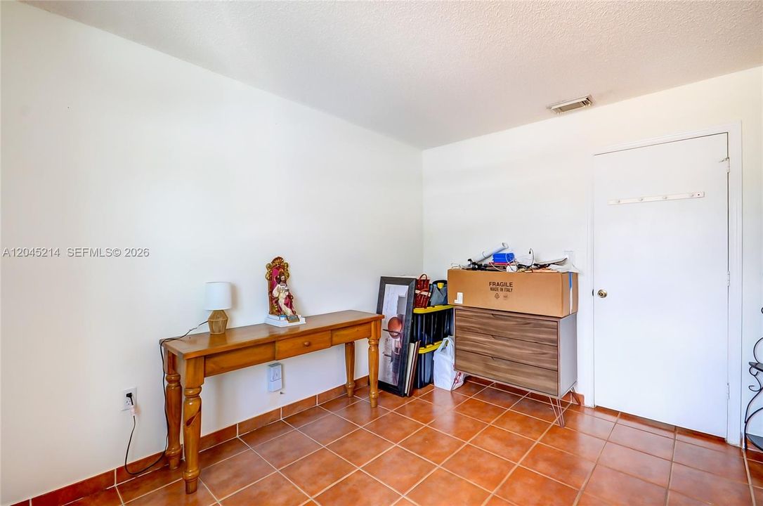 En Venta: $689,899 (3 camas, 2 baños, 1725 Pies cuadrados)