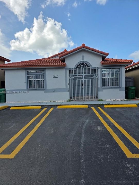 For Rent: $3,300 (3 beds, 2 baths, 1270 Square Feet)