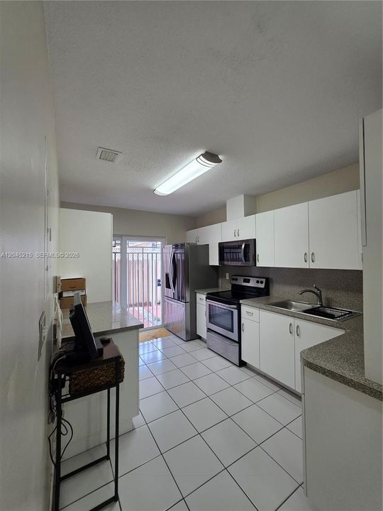 For Rent: $3,300 (3 beds, 2 baths, 1270 Square Feet)