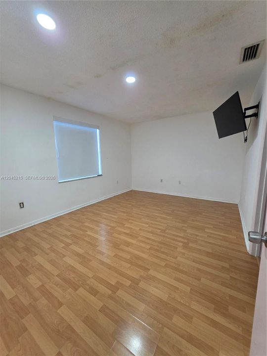 For Rent: $3,300 (3 beds, 2 baths, 1270 Square Feet)