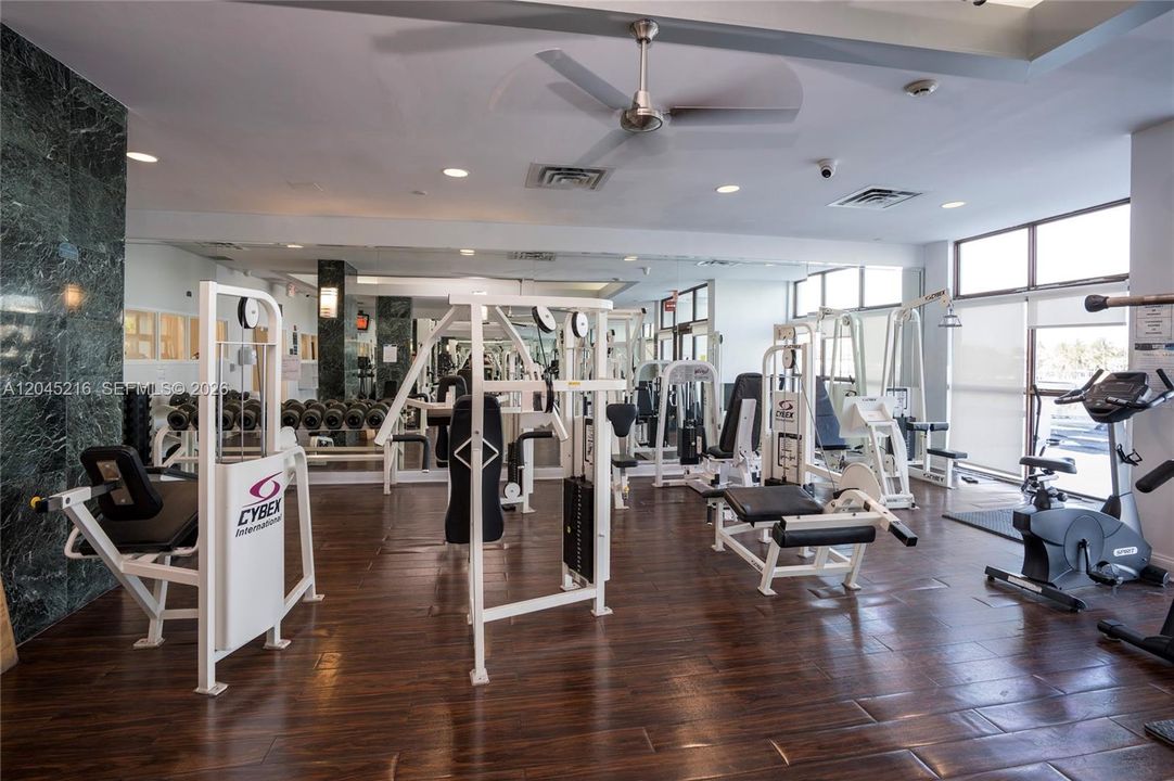 Active With Contract: $350,000 (1 beds, 1 baths, 910 Square Feet)