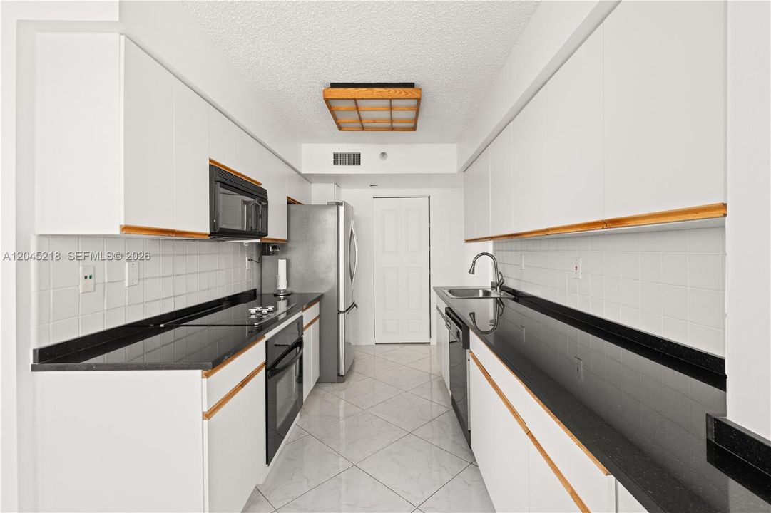 En Renta: $3,950 (2 camas, 2 baños, 1361 Pies cuadrados)
