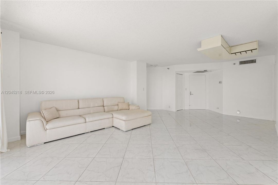 En Renta: $3,950 (2 camas, 2 baños, 1361 Pies cuadrados)