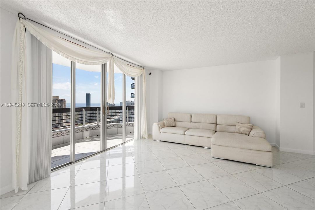 En Renta: $3,950 (2 camas, 2 baños, 1361 Pies cuadrados)