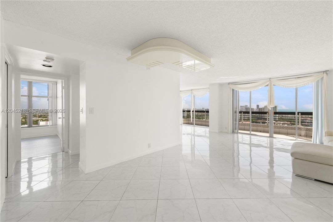 En Renta: $3,950 (2 camas, 2 baños, 1361 Pies cuadrados)