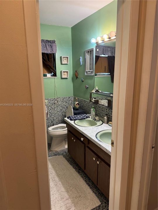 2nd bathroom hallway4