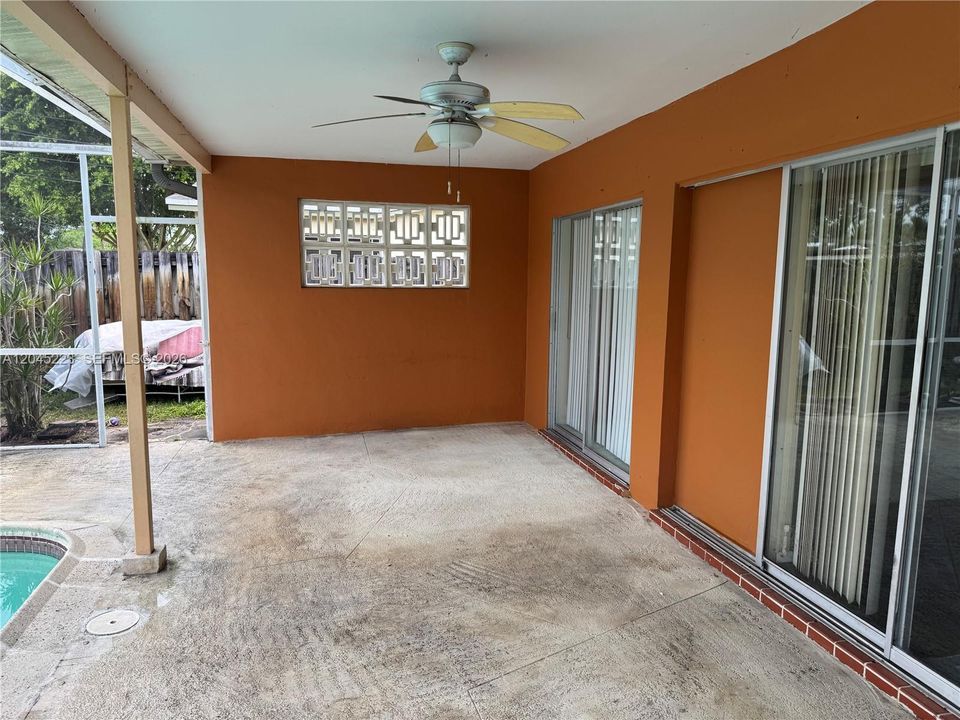 На продажу: $619,900 (4 спален, 2 ванн, 1717 Квадратных фут)