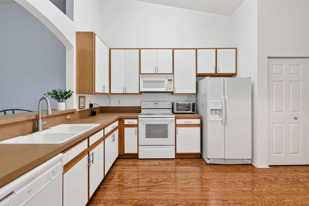 9442BridgeportDr(18)
