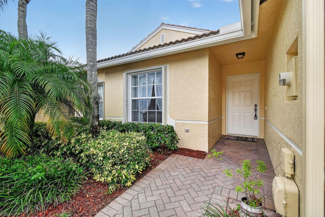 9442BridgeportDr(6)