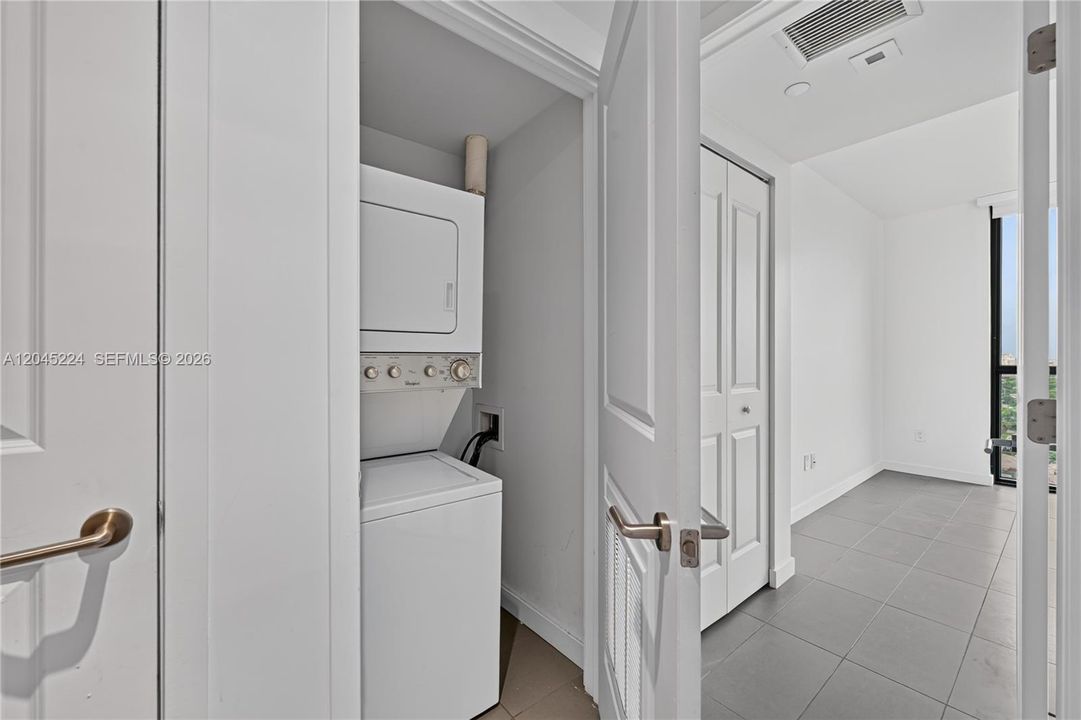 For Rent: $3,500 (2 beds, 2 baths, 1055 Square Feet)