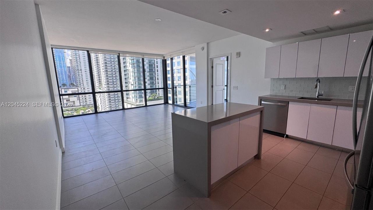 For Rent: $3,500 (2 beds, 2 baths, 1055 Square Feet)
