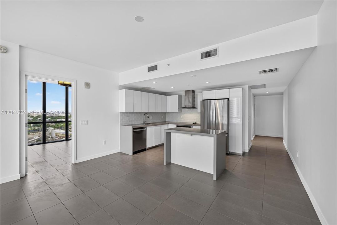 For Rent: $3,500 (2 beds, 2 baths, 1055 Square Feet)