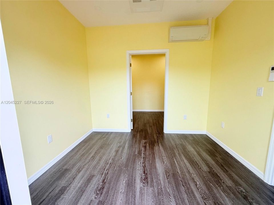 В аренду: $4,500 (0 спален, 2 ванн, 2376 Квадратных фут)