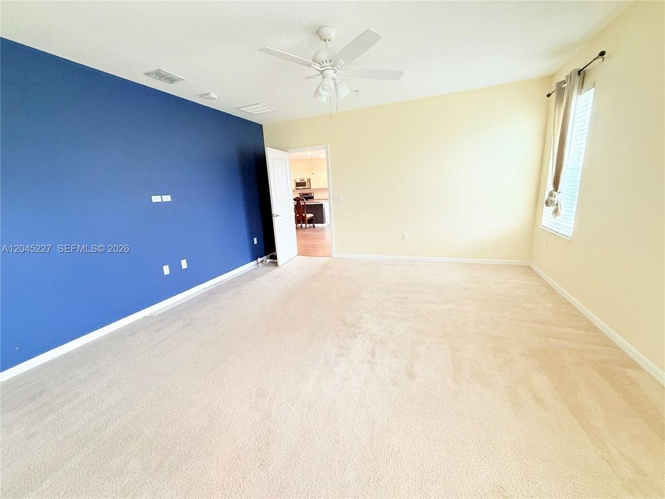 В аренду: $4,500 (0 спален, 2 ванн, 2376 Квадратных фут)
