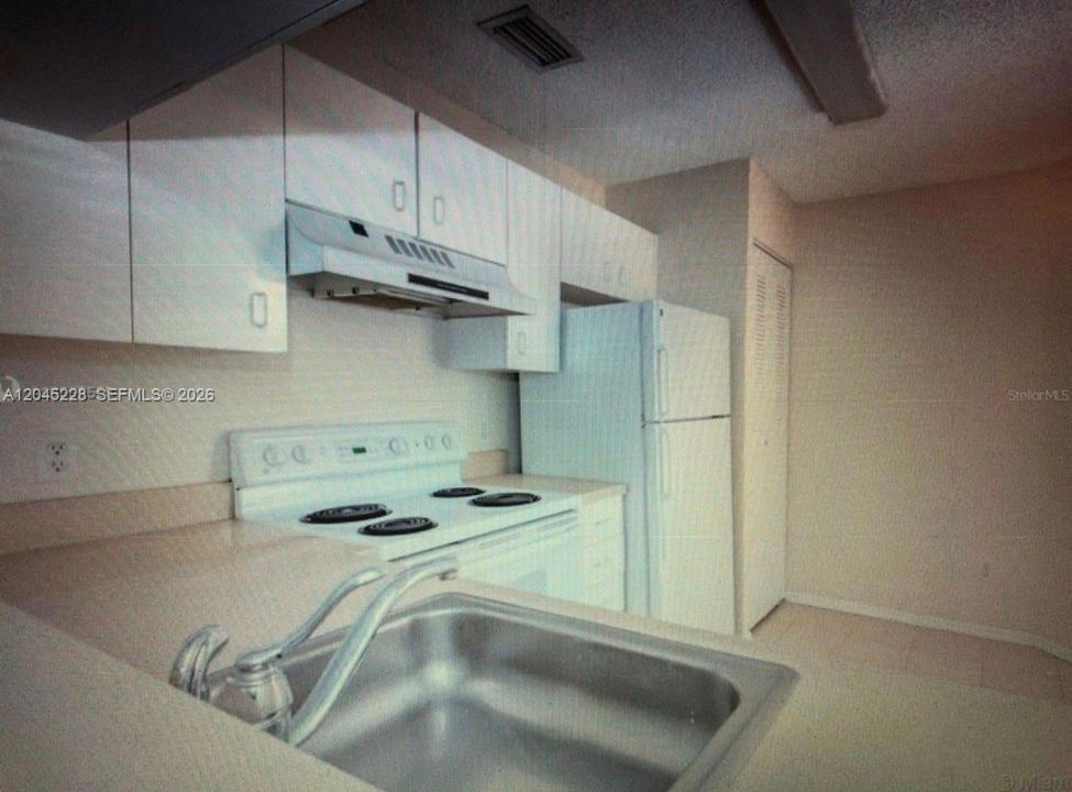 На продажу: $249,000 (2 спален, 2 ванн, 1044 Квадратных фут)