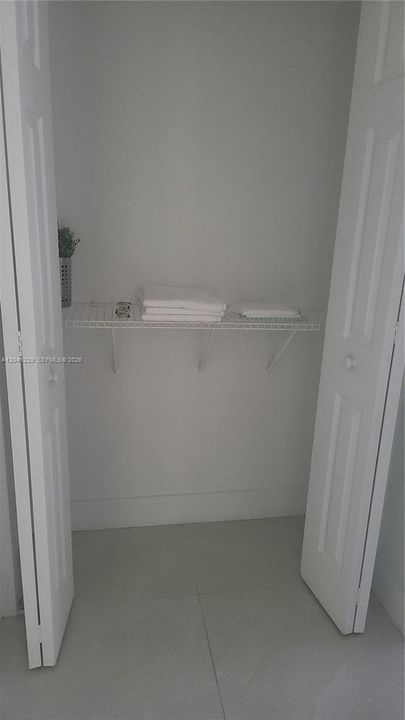 For Rent: $2,550 (2 beds, 1 baths, 1376 Square Feet)