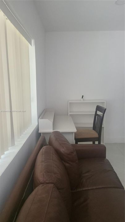 For Rent: $2,550 (2 beds, 1 baths, 1376 Square Feet)