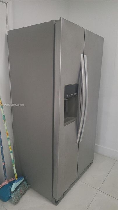 For Rent: $2,550 (2 beds, 1 baths, 1376 Square Feet)