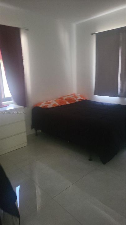 For Rent: $2,550 (2 beds, 1 baths, 1376 Square Feet)