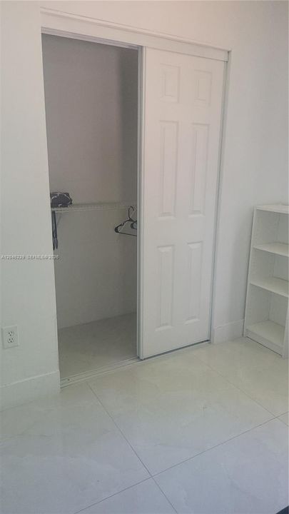 For Rent: $2,550 (2 beds, 1 baths, 1376 Square Feet)