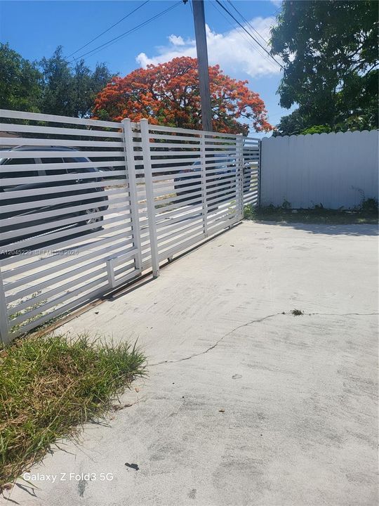 For Rent: $2,550 (2 beds, 1 baths, 1376 Square Feet)