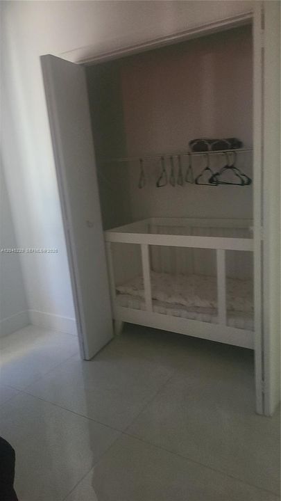 For Rent: $2,550 (2 beds, 1 baths, 1376 Square Feet)