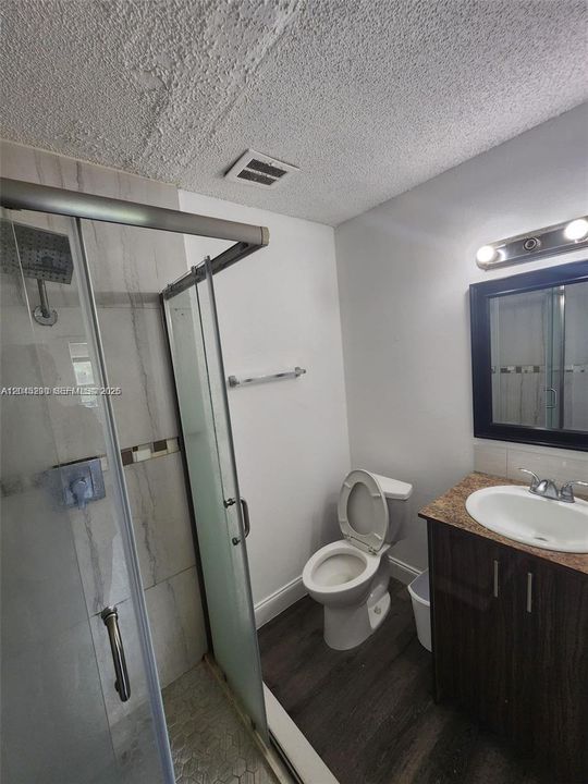 Недавно арендовано: $2,325 (3 спален, 2 ванн, 1056 Квадратных фут)