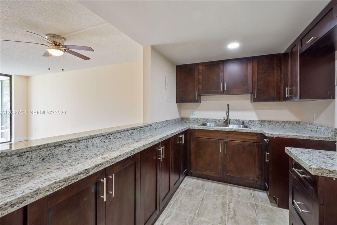 For Rent: $1,600 (1 beds, 1 baths, 833 Square Feet)