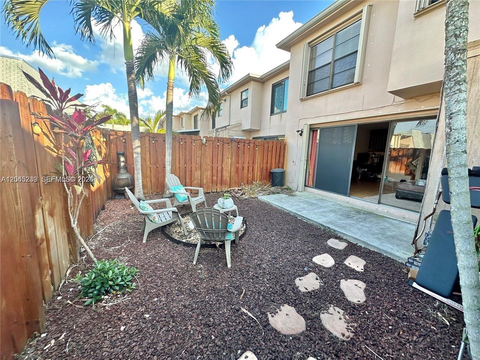 For Rent: $3,000 (3 beds, 2 baths, 1490 Square Feet)