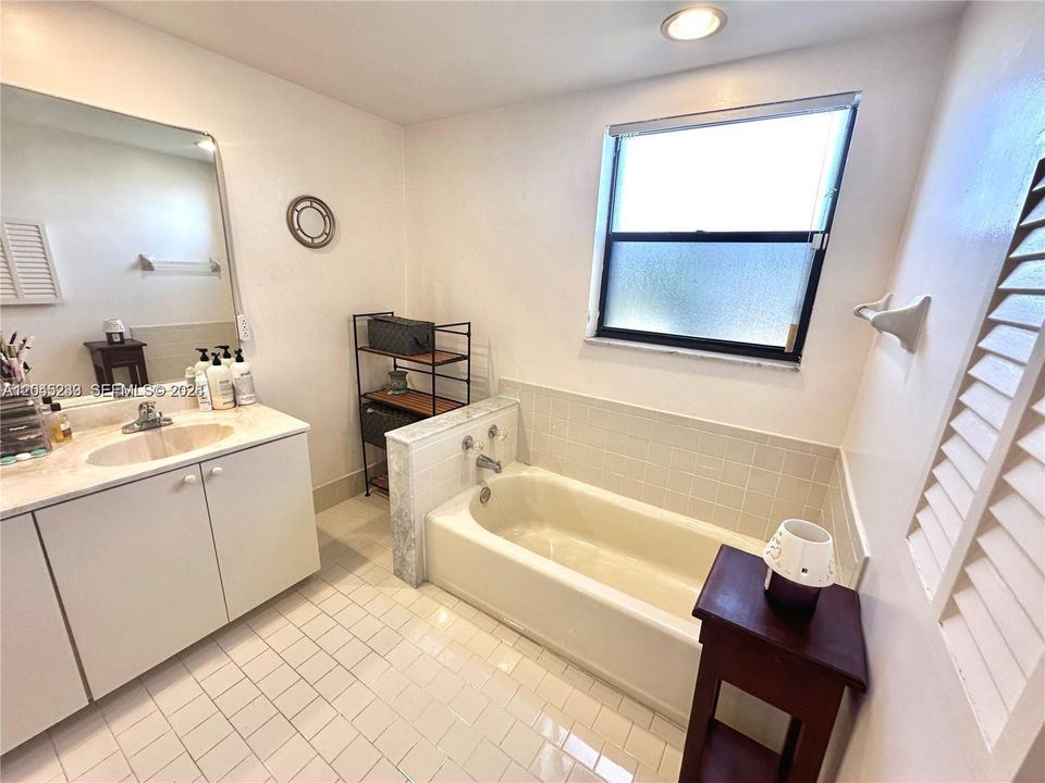 For Rent: $3,000 (3 beds, 2 baths, 1490 Square Feet)