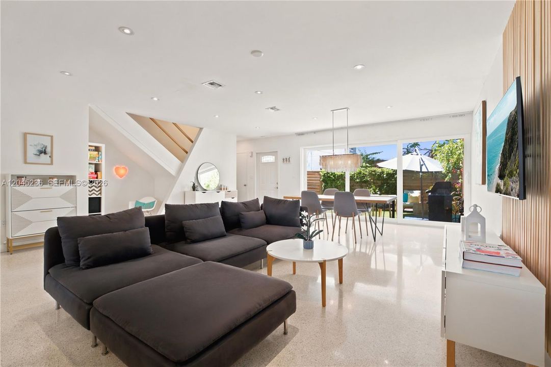For Rent: $4,750 (3 beds, 2 baths, 1632 Square Feet)
