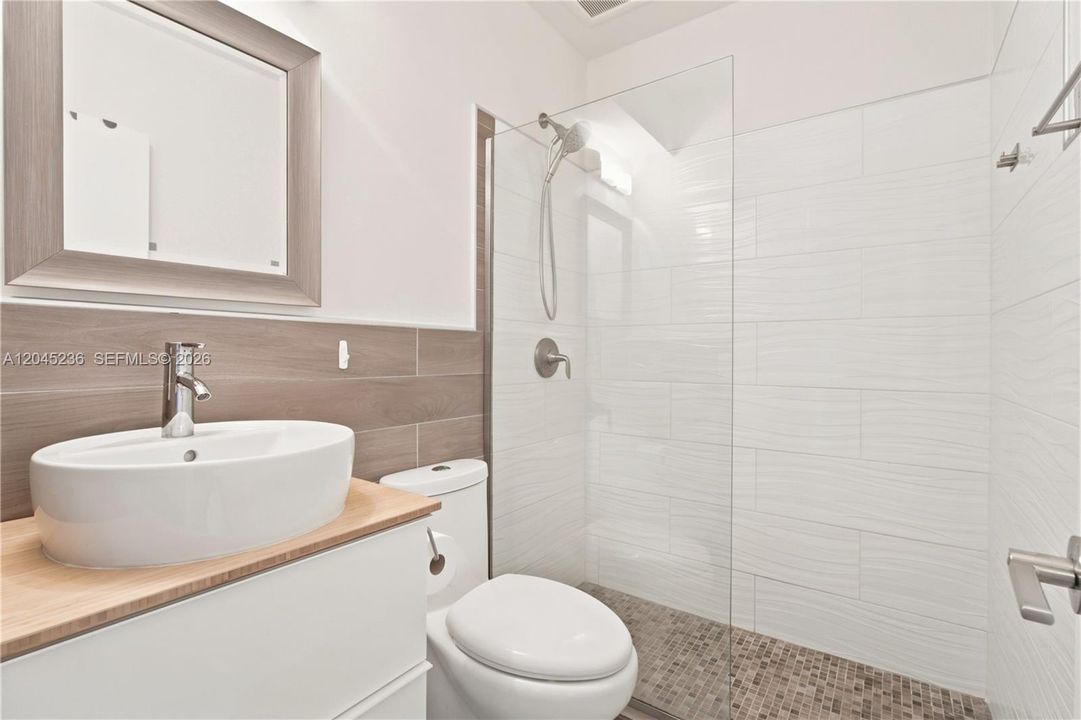For Rent: $4,750 (3 beds, 2 baths, 1632 Square Feet)