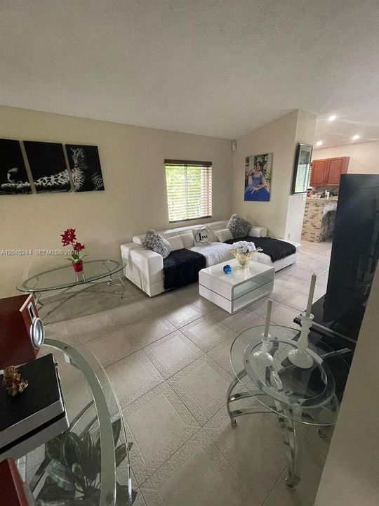 В аренду: $2,700 (3 спален, 2 ванн, 1130 Квадратных фут)