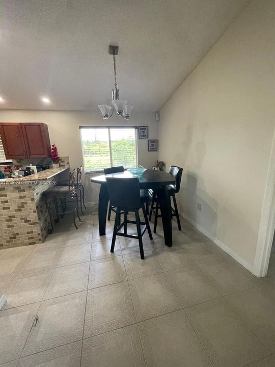 В аренду: $2,700 (3 спален, 2 ванн, 1130 Квадратных фут)