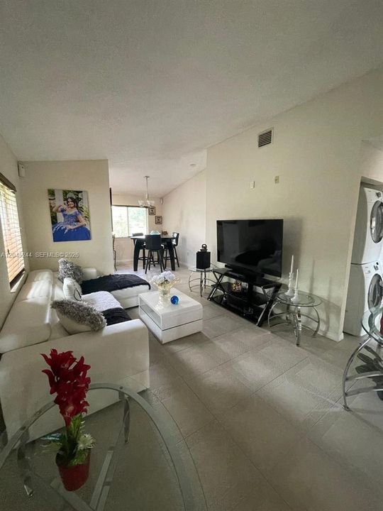 В аренду: $2,700 (3 спален, 2 ванн, 1130 Квадратных фут)