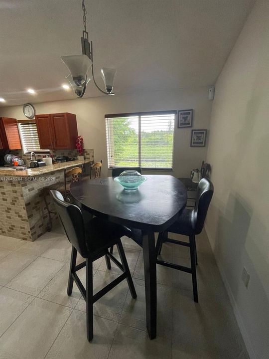 В аренду: $2,700 (3 спален, 2 ванн, 1130 Квадратных фут)